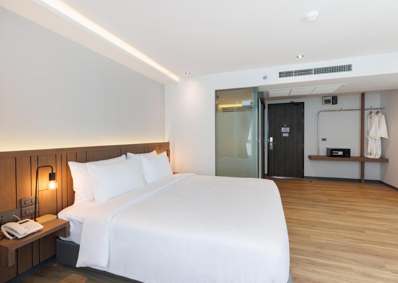 Pure Eleven Bangkok מלון